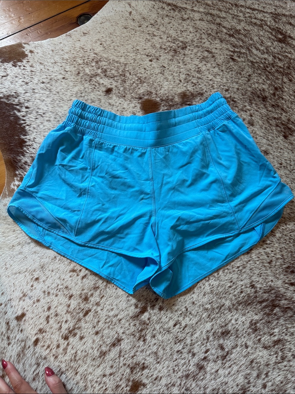 lululemon athletica hottie hot shorts in pool party blue- size 6. New w/o tags.